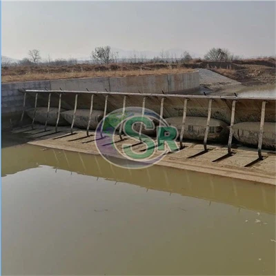 مثانه بادی پر از هوا برای دروازه سرریز